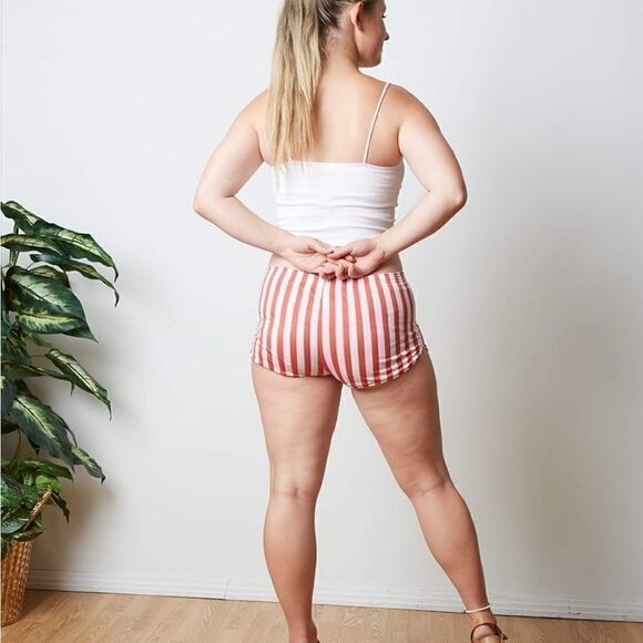 80s RARE Red White Candy Stripe Dolphin Shorts M - Picture 3 of 7